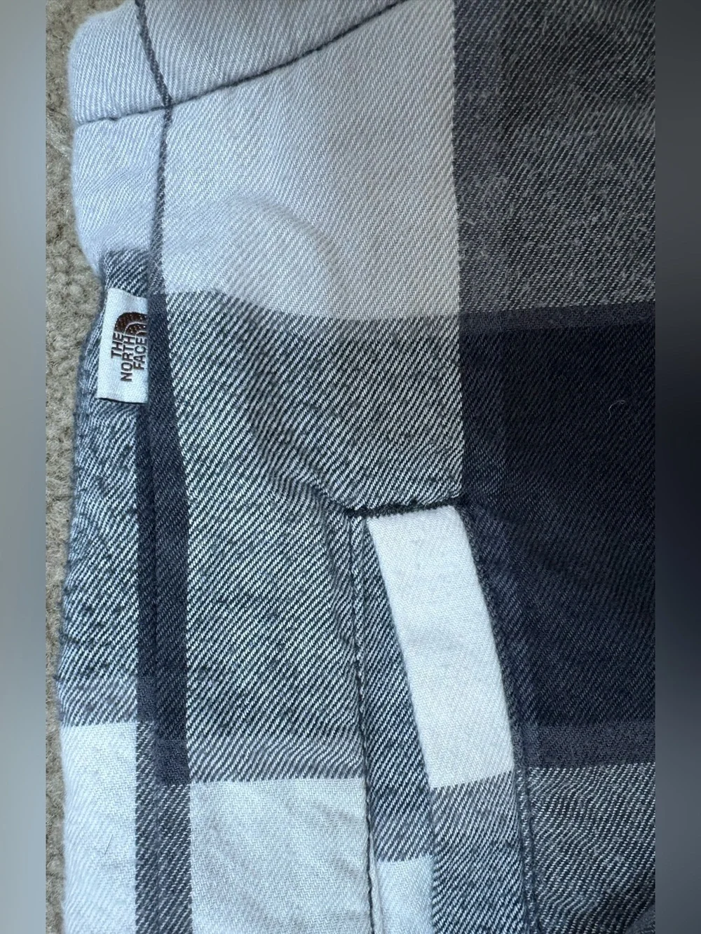 The North Face Men's Sz M Gray & Cream Plaid Snap-Up Shirt